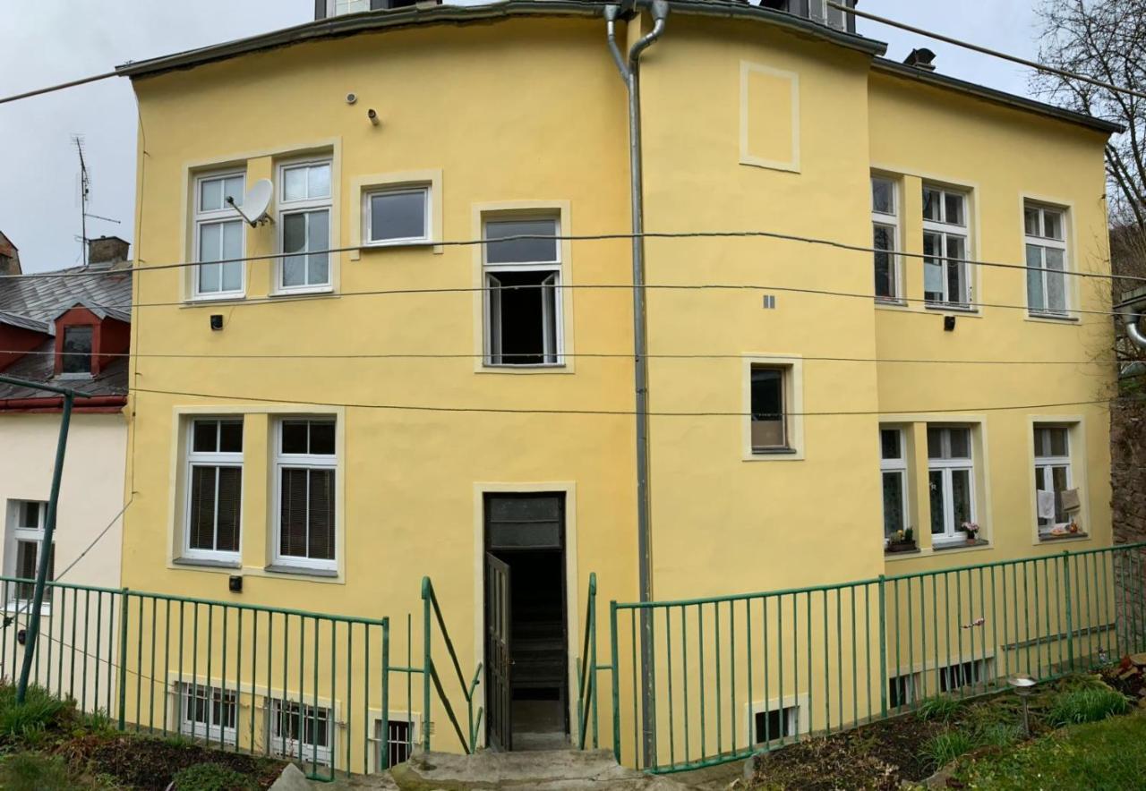 Margo Apartman 卡罗维发利 外观 照片